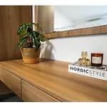 New, Stylish And Modern 1br - By Hostmt * סיינט פול ביי